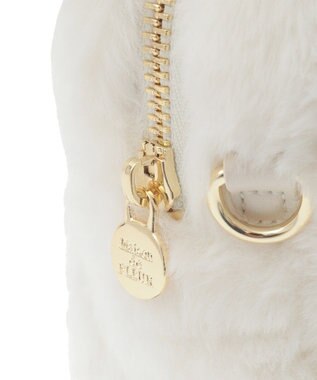 Maison de FLEUR チャーム付きファー2Wayボストンバッグ Off White