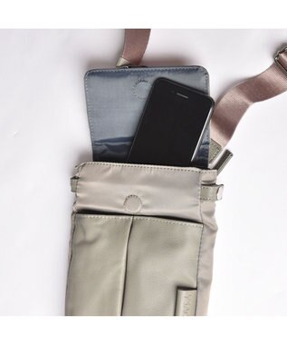 Y'SACCS ナイロン×牛革コンビシリーズ　縦型ポシェット グレージュ