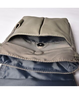Y'SACCS ナイロン×牛革コンビシリーズ　縦型ポシェット グレージュ