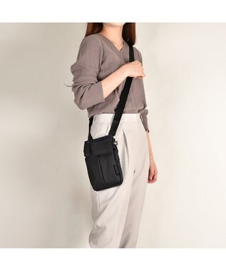 Y'SACCS ナイロン×牛革コンビシリーズ　縦型ポシェット ネイビー