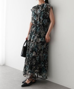 YECCA VECCA 【追加生産】フラワー柄シアープリーツワンピース Ivory