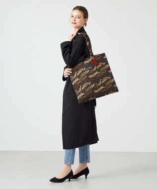 LA BAGAGERIE 【LA BAGAGERIE×HELLO KITTY】リボンチャーム付き　キルティングトート カーキ