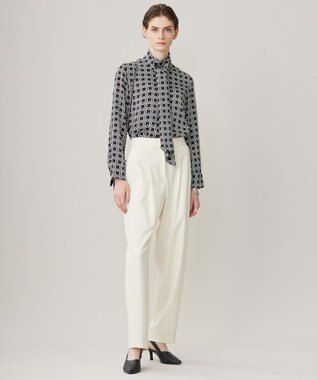 ICB 【洗える】レトロウォールペーパープリント ブラウス オフホワイト×ブラック系