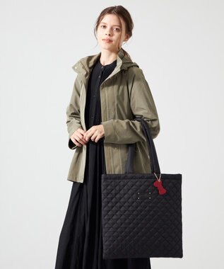 LA BAGAGERIE 【LA BAGAGERIE×HELLO KITTY】リボンチャーム付き　キルティングトート ブラック