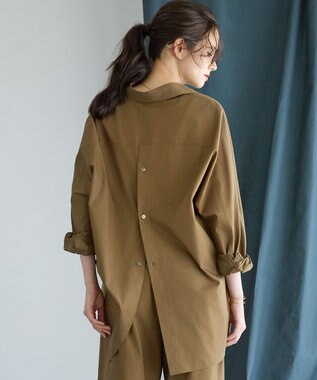 【SLOW/一部店舗限定】ライトタンブラータフタ バックボタン シャツ