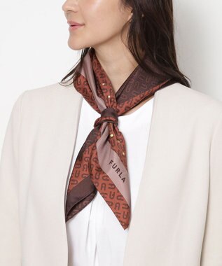  FURLA(フルラ)シルクツイル アーチロゴ スカーフ 65cm×65cm