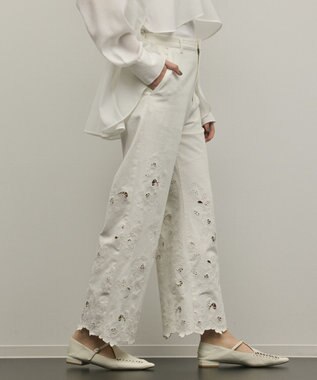 GRACE CONTINENTAL カットワークフレアパンツ ホワイト