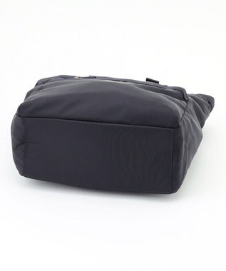 LA BAGAGERIE チャーム付き　ナイロンスクエアリュック ネイビー