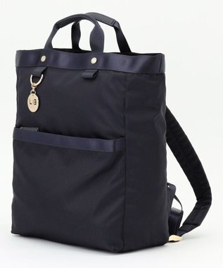 LA BAGAGERIE チャーム付き　ナイロンスクエアリュック ネイビー