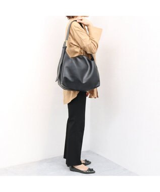 UNBILLION カシュカシュ cachecache / バックル付きビッグショルダー ブラック