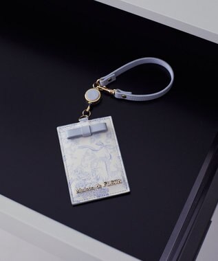 Maison de FLEUR リール付きフラワーガーデン柄パスケース