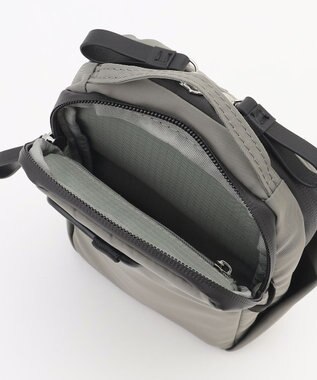 Y'SACCS WELLBA ミニショルダーバッグ グレージュ