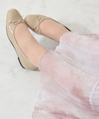 Bridget Birkin 【Bridget Birkin】スクエアトゥリボンレインフラットパンプス ベージュエナメル