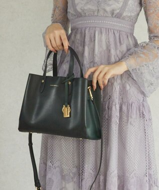 style code 【MERCURYDUO/マーキュリーデュオ】両アオリポケットサイド配色大開き開口 超軽量ハンドバッグ キーチャーム付 ブラック