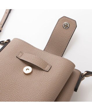 UNBILLION 【テレビ ドラマ着用アイテム】カシュカシュ cachecache / 3つ口縦型ショルダーバッグ オーク