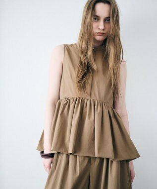 uncrave クールタッチカラータイプライター ペプラムブラウス キャメルベージュ