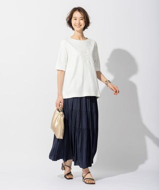 自由区 【洗える】エンブロイダリー フロントデザイン Tシャツ アイボリー系