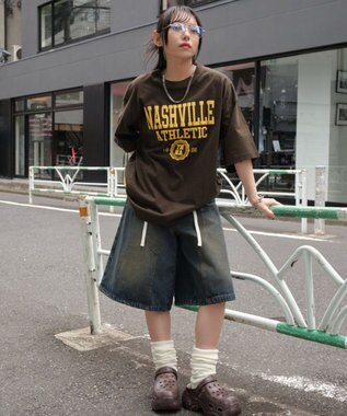 WEGO 【ユニセックス着用ITEM】アクセ付きグラフィックT（SS） ブラウン