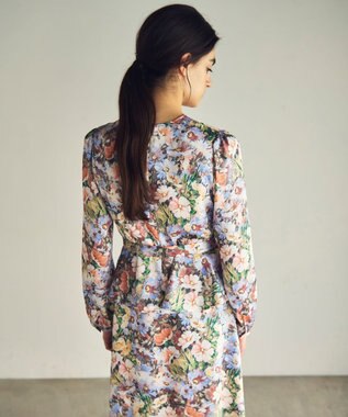 GRACE CONTINENTAL グラデフラワープリントトップ サックス