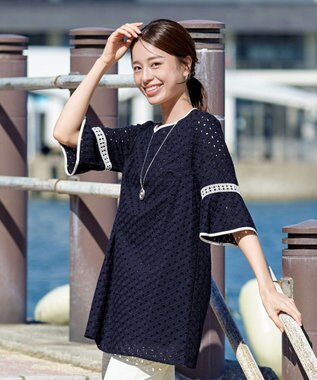 Tiaclasse 【小倉優子さん着用・洗える】パンチングレース配色チュニック ネイビー×オフホワイト