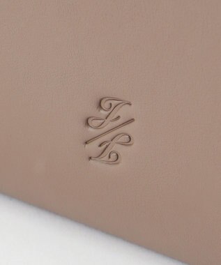 自由区 【SHIHOさん着用】フラップカーブミニクラッチ バッグ グレージュ