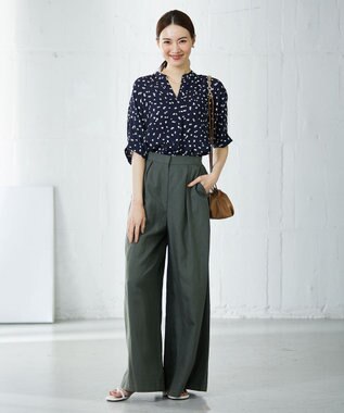 ICB 【WEB限定カラーあり・洗える】Back Satin Amunzen キーネックブラウス ネイビー系柄