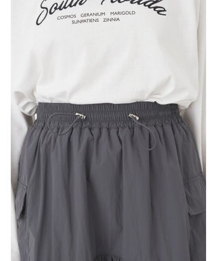 earth music&ecology ドロストテックスカート Charcoal Gray