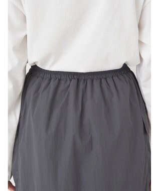 earth music&ecology ドロストテックスカート Charcoal Gray