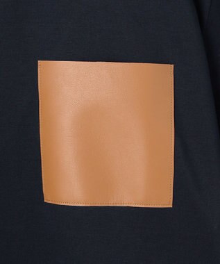 BEIGE， TORENIA / レザーポケットコットンクルーネックTシャツ Navy×Camel