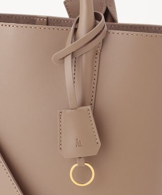 BEIGE， MARY AL TERNA / BOW Taupe