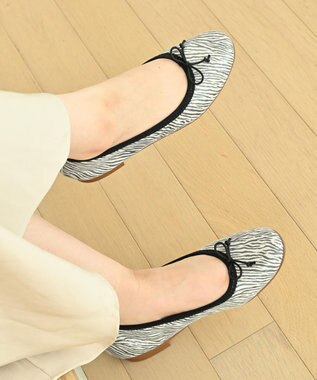 nouvelleRobe Oū 【本革・高反発】Round ラウンドトゥ ゼブラ柄バレエシューズ シルバー系