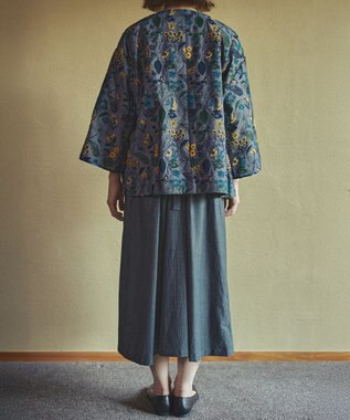 muuc 筆記帳刺繍ショートコート〈国産・muucオリジナル総柄刺繍〉〈上質な綿混ダンガリー〉〈中に着込めるゆとり袖・Aライン〉〈3シーズン春秋冬〉 ネイビー