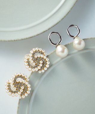 23区 パールビジュー イヤリング ゴールド系