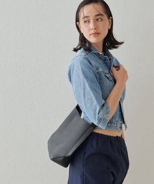 IACUCCI ルオータ ミディアムショルダー ALCE ブラック