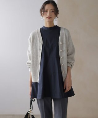 組曲 【加藤ローサさん着用 / 前後着用可】スパンコールヤーン カーディガン ライトグレー系