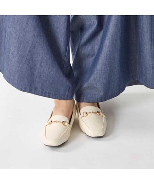 MODE ET JACOMO <noyau>スクエアトゥビット付きヒールローファー アイボリー