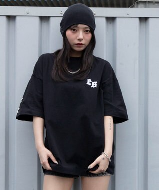 WEGO 【ユニセックス着用ITEM/MLサイズ展開】アクセ付きストレートライングラフィックT（SS） ブラック