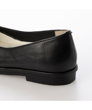 ing <ing>【サスティナブルシリーズ】Vカットフラットパンプス ブラック