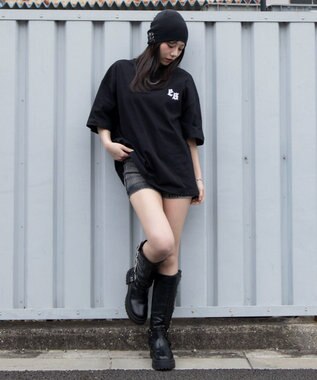 WEGO 【ユニセックス着用ITEM/MLサイズ展開】アクセ付きストレートライングラフィックT（SS） ブラック