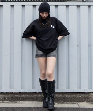 WEGO 【ユニセックス着用ITEM/MLサイズ展開】アクセ付きストレートライングラフィックT（SS） ブラック