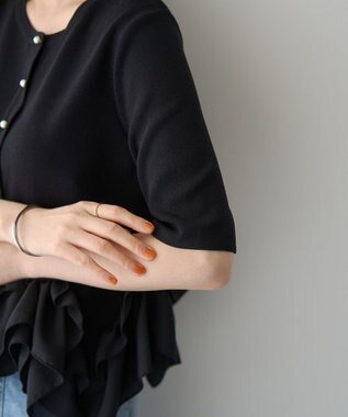 YECCA VECCA パール釦ラッフル5分袖カーディガン Black