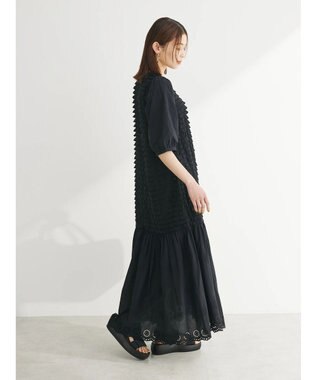 Green Parks ■ＥＳＣＡＲ　ウェーブカット×ローン刺繍ワンピース Black