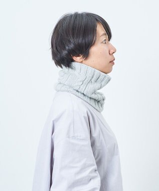 AND WOOL 〈上質な素材と手仕事から生まれた優しいニット〉メリノウール・ケーブル編みスヌード シルバーグレー