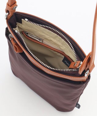 Y'SACCS 【大人のおしゃれ手帖11月号掲載】本上まなみ×Y'SACCS タックラウンドスマートポシェット ワイン