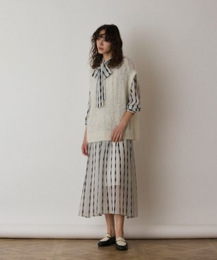 GRACE CONTINENTAL フィルムヤーンニットベスト ホワイト