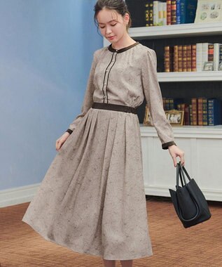 Tiaclasse L 【安田美沙子さん着用・新色/XSサイズ追加・洗える】フラワープリント配色ワンピース モカA