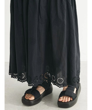 Green Parks ■ＥＳＣＡＲ　ウェーブカット×ローン刺繍ワンピース Black