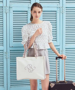 Maison de FLEUR フリルハンドル帆布キャリーオンバッグ Grayish Pink