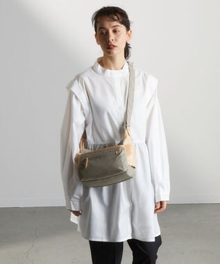 Y'SACCS 【ナイロンタフタ×リサイクルレザー】デイリーポシェット ライトグレー