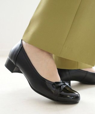 Pointer 日本製 本革リボン付きラウンドトゥパンプス ブラック×ブラック(エナメル)